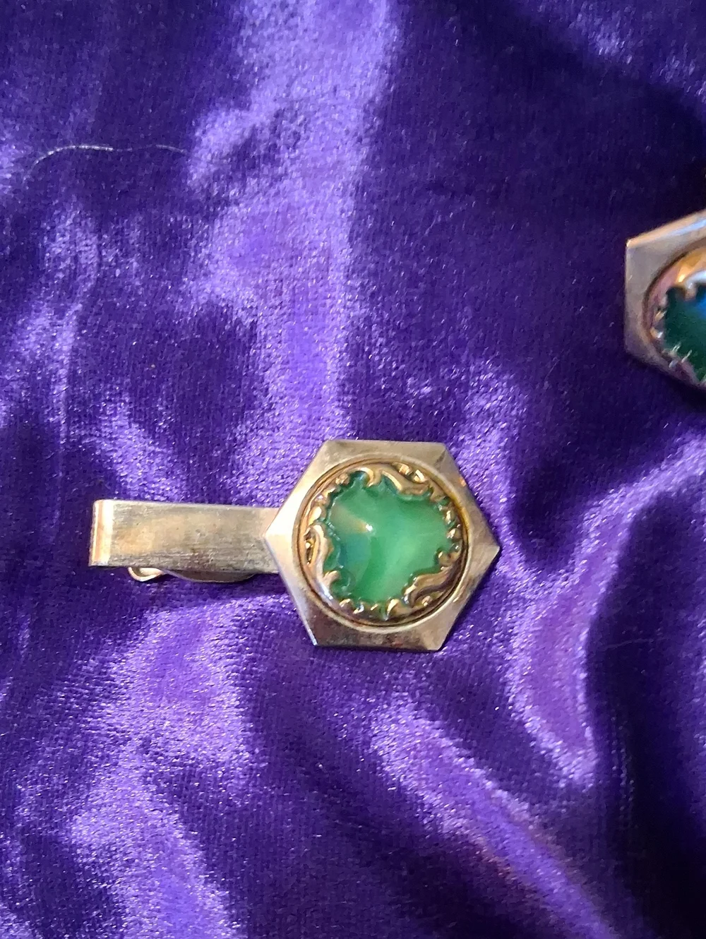 Vintage Pretty Green Stone Cuff Links & Tie Clip